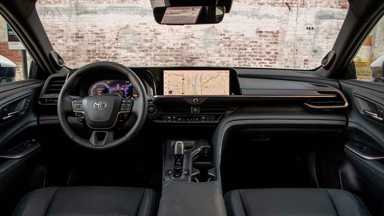 2023_Crown_Platinum_OxygenWhite Dashboard 1280 by 720