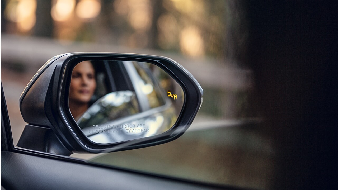 2020 corolla blind spot alert in sideview mirror